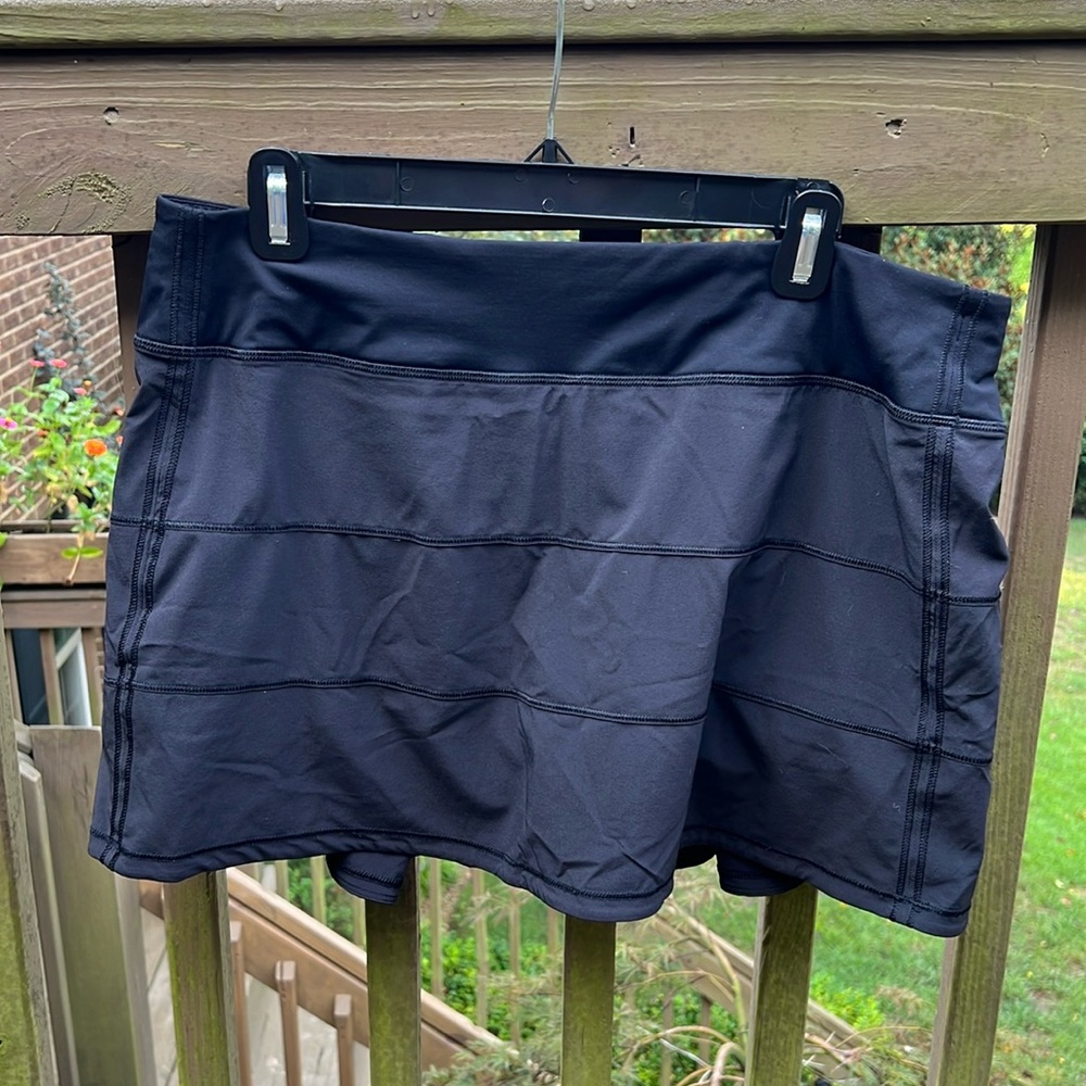 Lululemon Race Rival skirt with built in shorts size 12 Tall